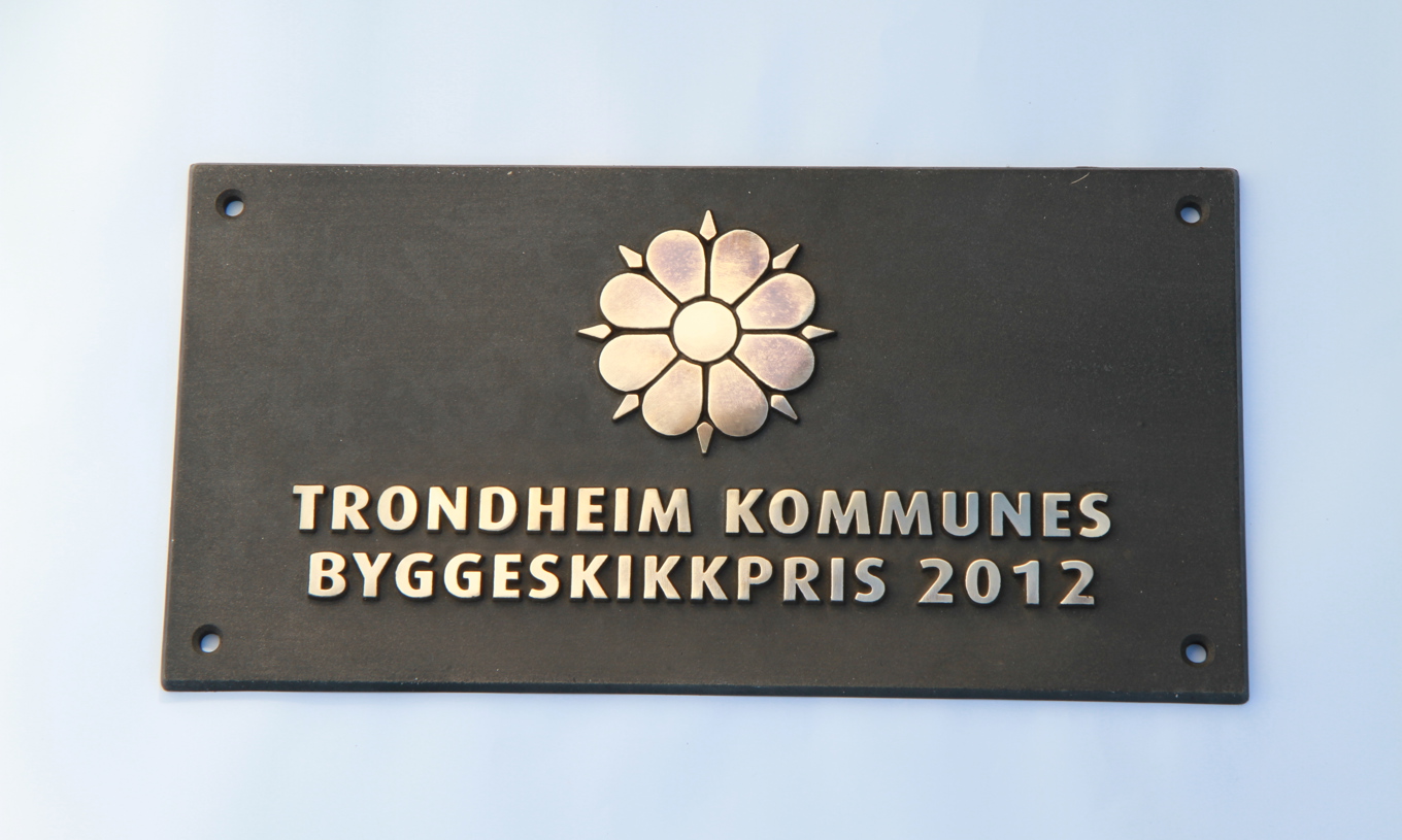 støpte skilt plakett tavle Olsen Nauen Klokkestøperi