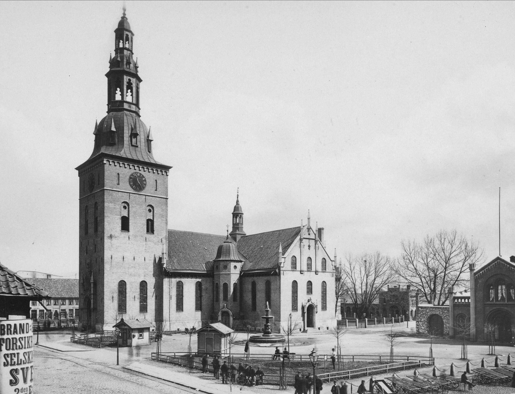 Oslo Domkirke, foto fra https://digitaltmuseum.no/011085442628/domkirkens-stil-og-arkitektur